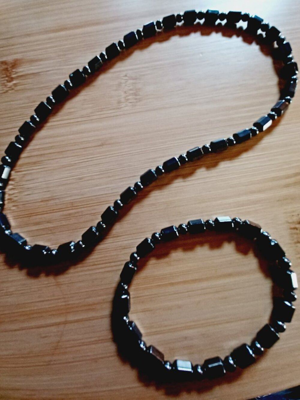 Magnetic necklace and bracelet